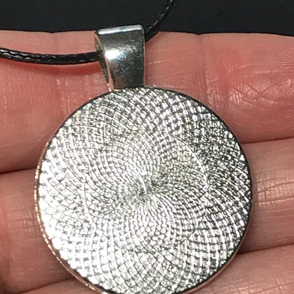 NWOT Wearable Art Necklace, Fluid Art Pendant - Picture 5 of 12